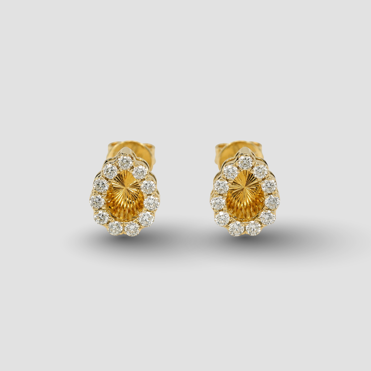 Anting Tusuk Dancing Dewdrop Emas